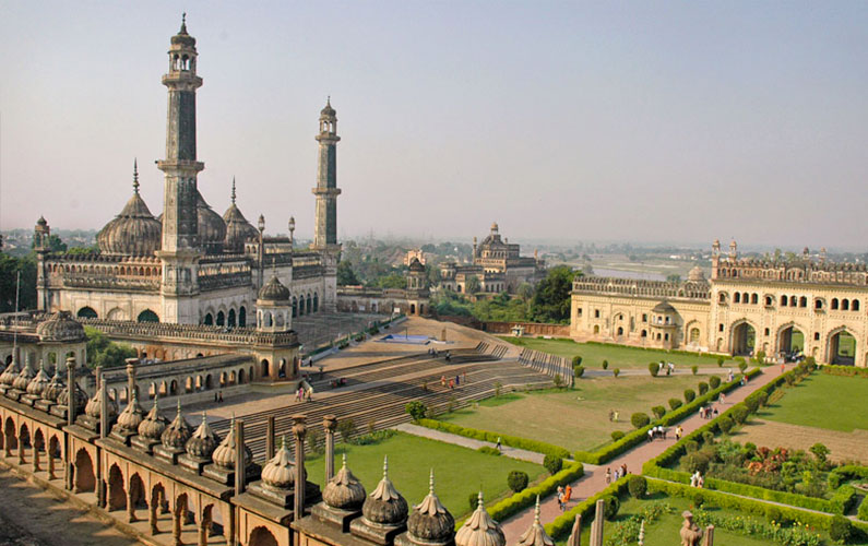 Paláce-a-rozlehlé-zahrady-v-Lucknow