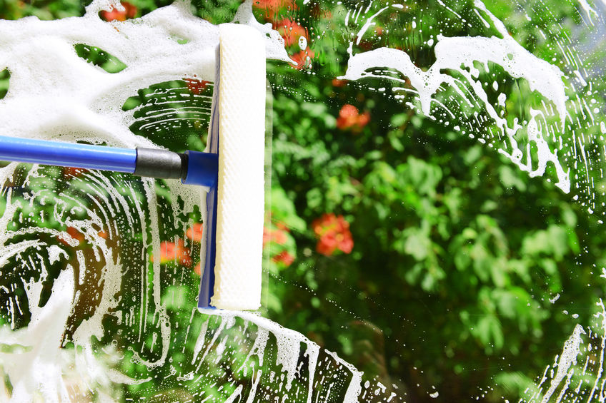 Firma s kvalitním servisem. Mytí, čištění oken, výloh, fasád. „Výškové práce Praha 3“