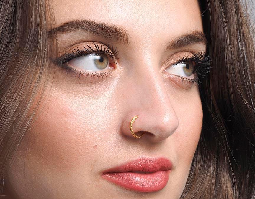 Mysleli jste, že piercingům odzvonilo? Omyl! Piercing do nosu patří k těm nejoblíbenějším